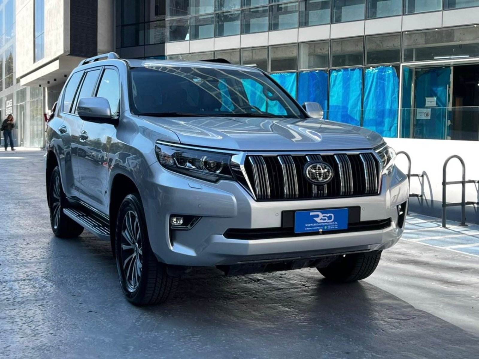 Toyota LAND CRUISER PRADO VXL 4.0 2023 - Foto 3 de 10