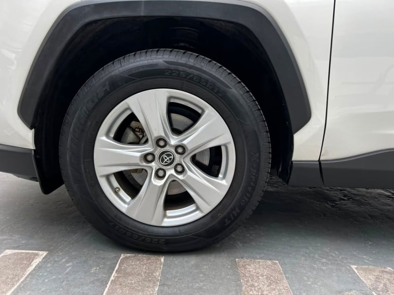 Toyota RAV 4 XSE CVT 2.5 HÍBRIDO 2019 - Imagen 8 de 10
