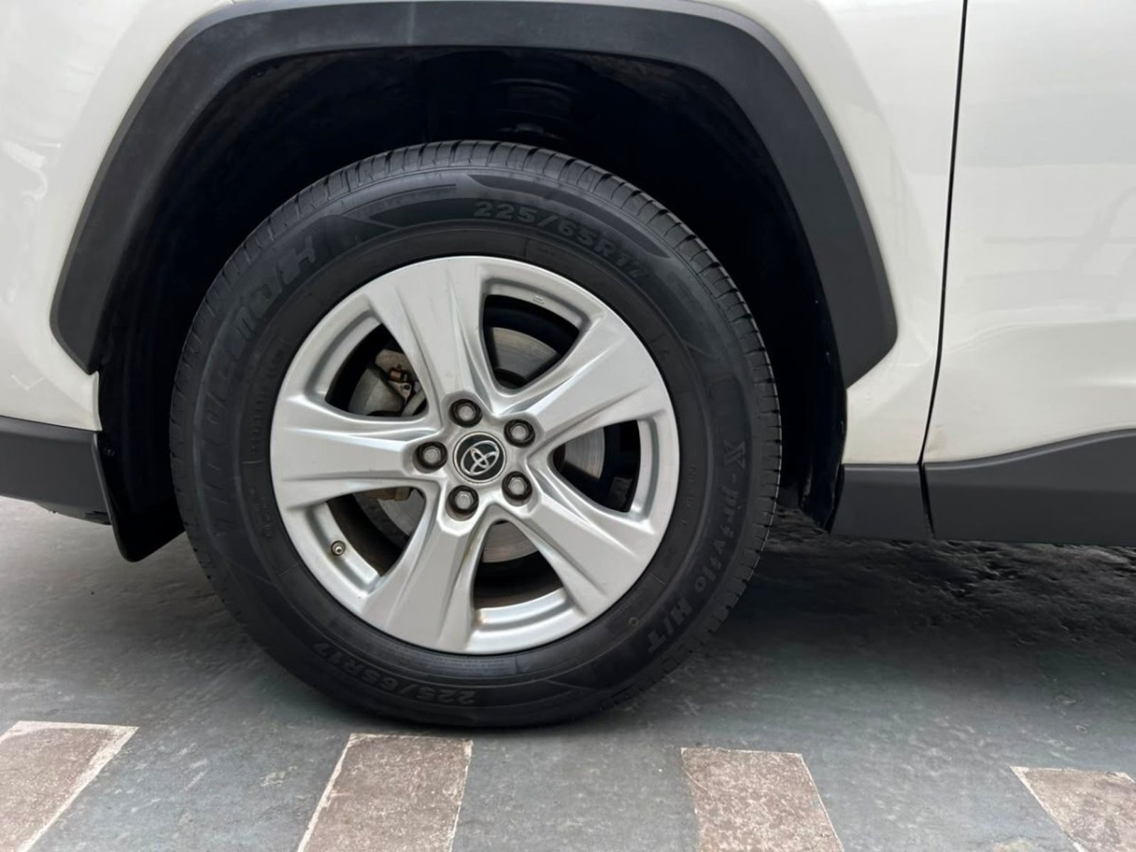 Toyota RAV 4 XSE CVT 2.5 HÍBRIDO 2019 - Imagen 8 de 10