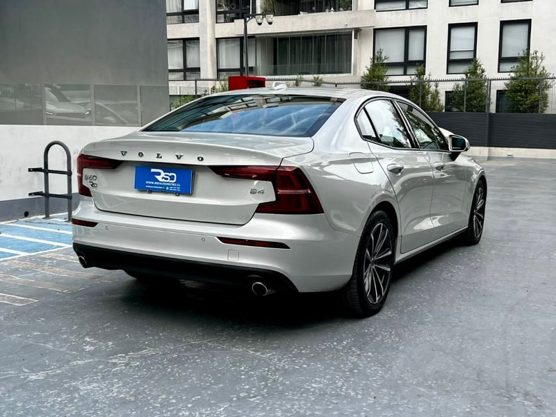 Volvo S60 MOMENTUM B4 2.0 2022 - Imagen 4 de 10