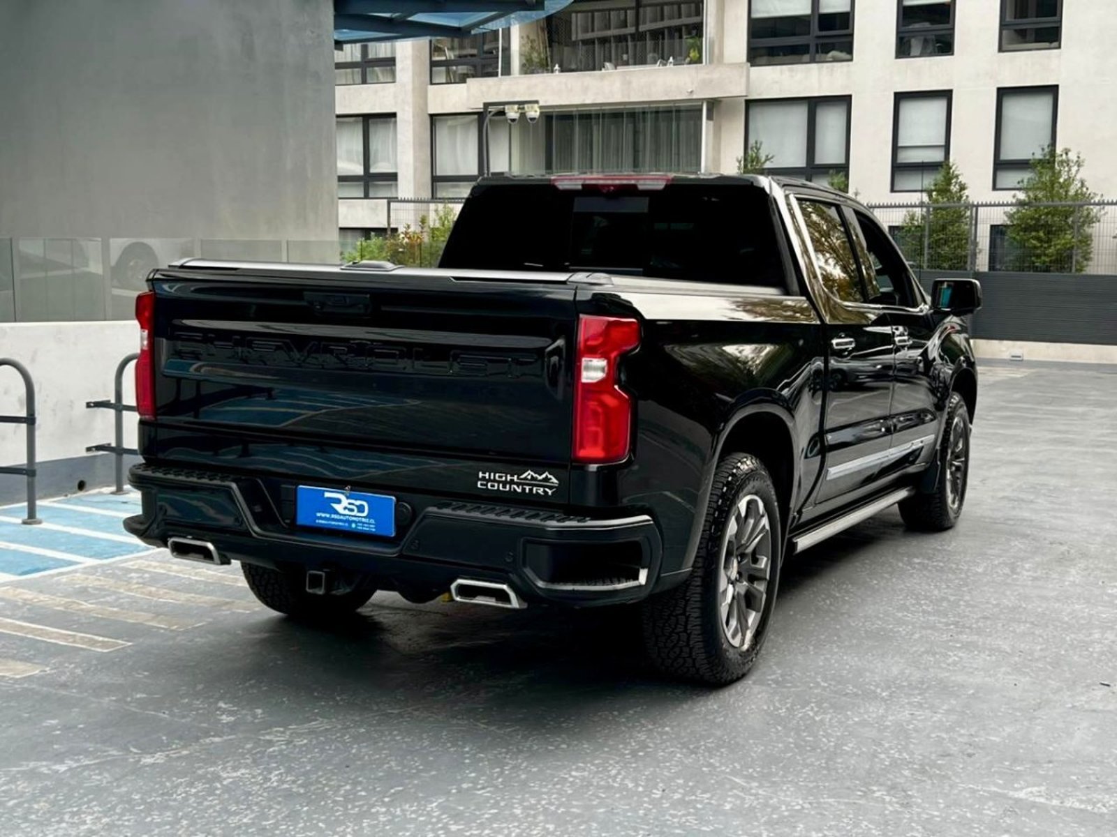 Chevrolet SILVERADO HIGH COUNTRY 3.0 DIESEL 2023 - Imagen 4 de 10