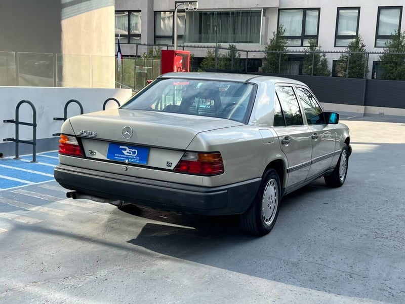 Mercedes-Benz 300E W124 1985 - Imagen 4 de 10