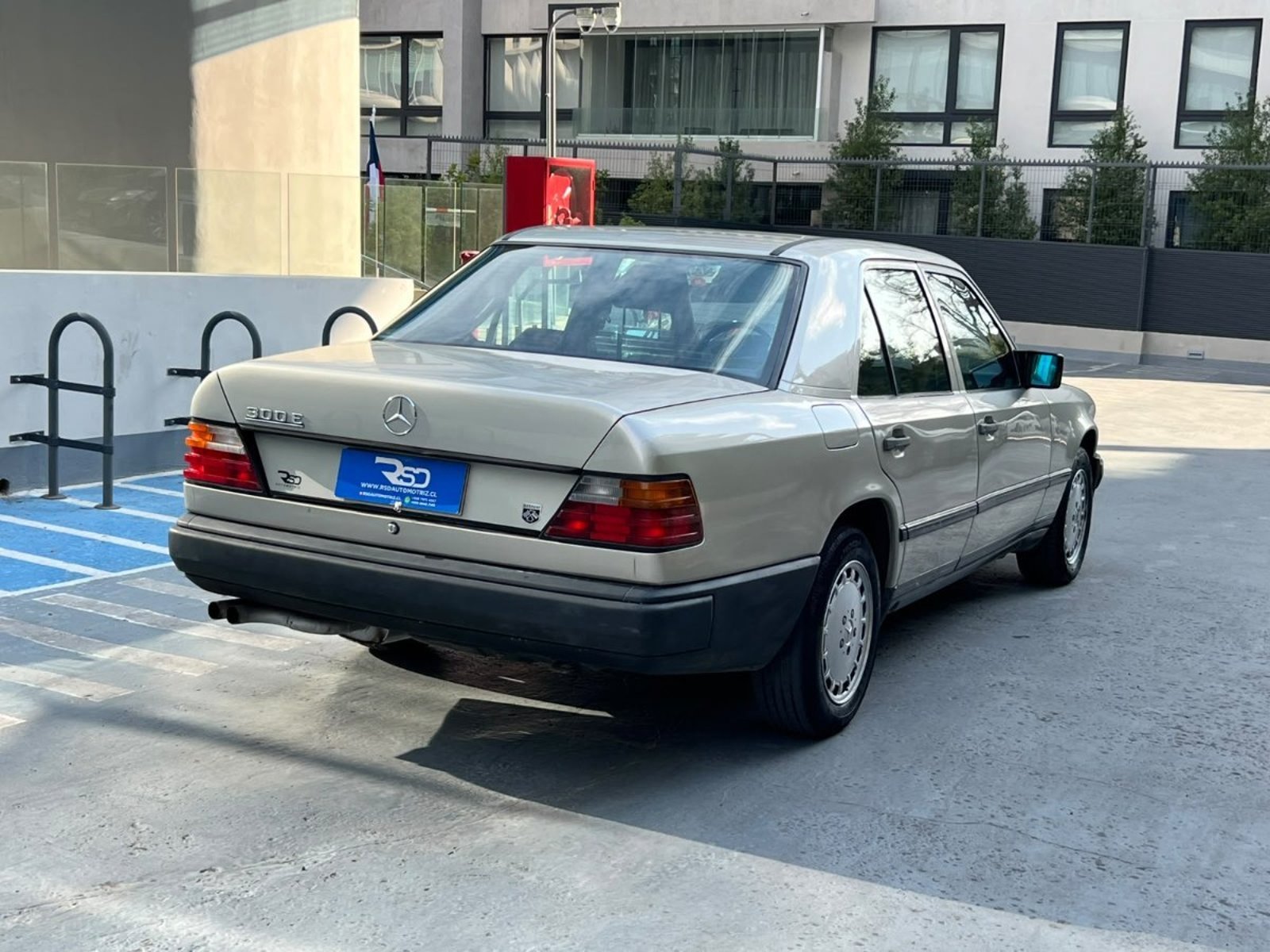Mercedes-Benz 300E W124 1985 - Foto 4 de 10
