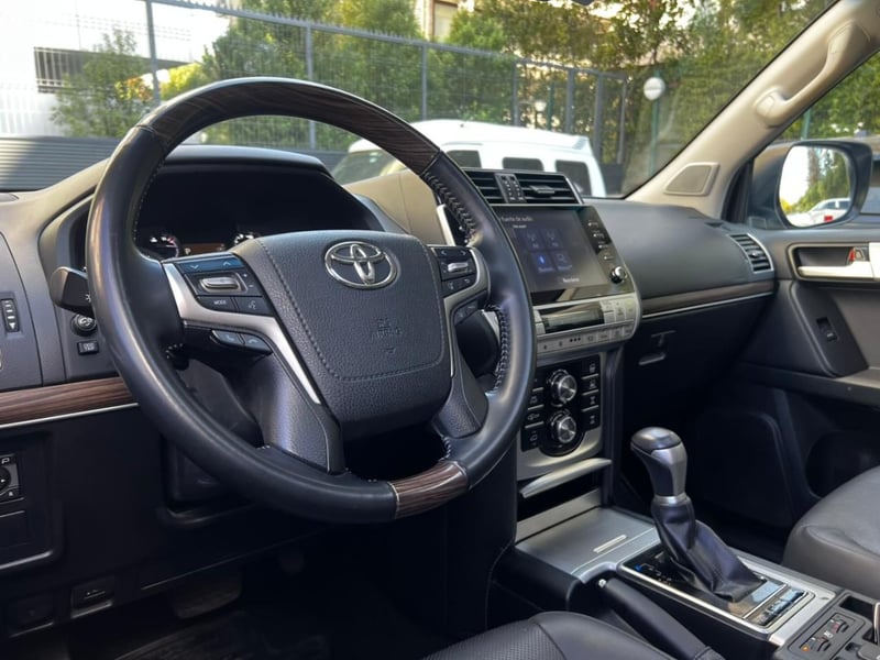 Toyota LAND CRUISER PRADO VXL 4.0 2023 - Imagen 9 de 10