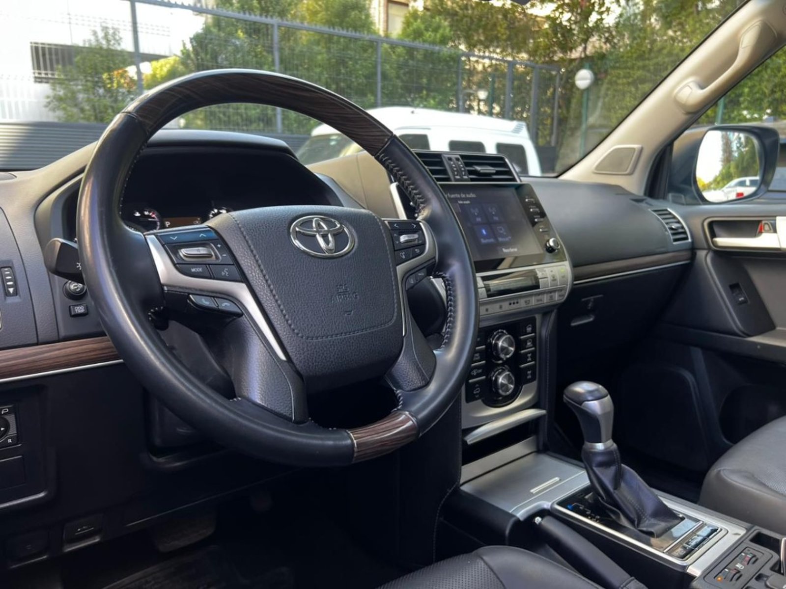 Toyota LAND CRUISER PRADO VXL 4.0 2023 - Imagen 9 de 10