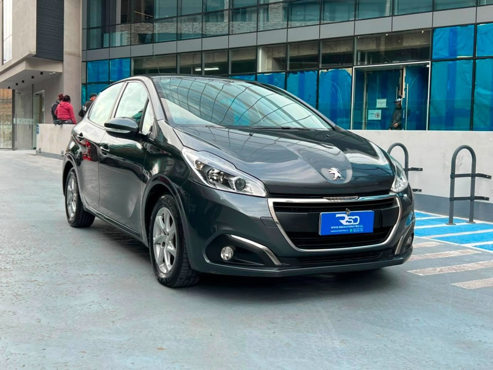 Peugeot 208 ACTIVE HDI 1.6 MT 2017 - Foto 3 de 10