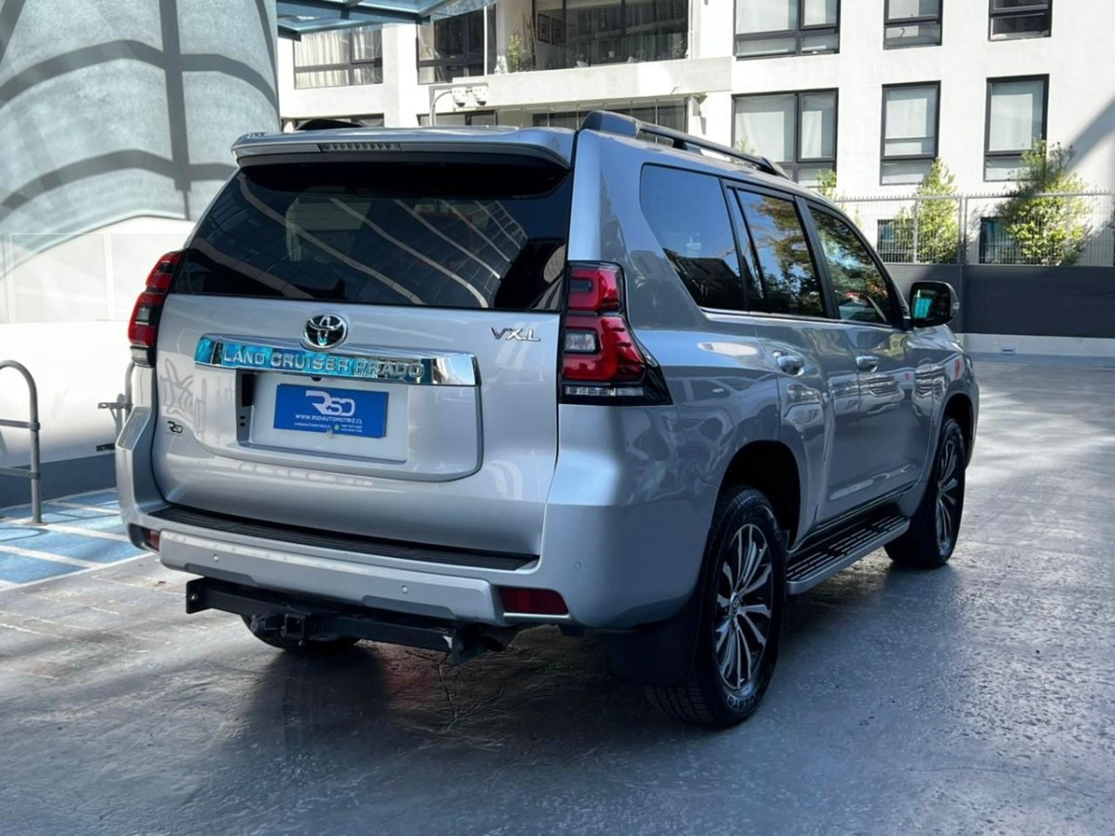 Toyota LAND CRUISER PRADO VXL 4.0 2023 - Imagen 4 de 10