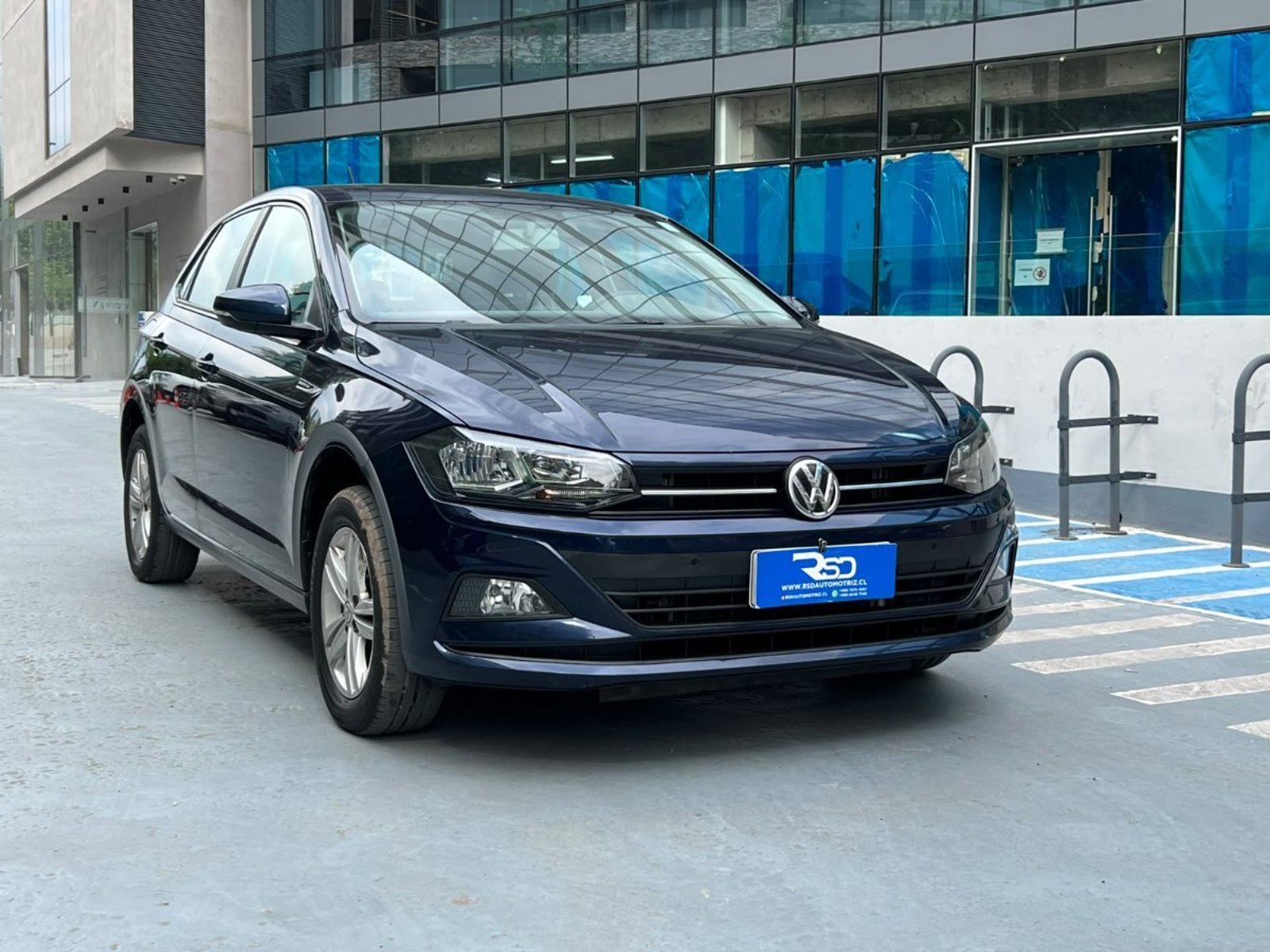 Volkswagen POLO COMFORTLINE 1.6 MT 2019 - Foto 3 de 10