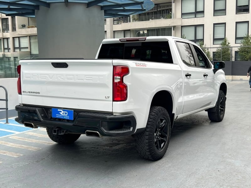 Chevrolet SILVERADO LT TRAIL BOSS 2021 - Imagen 4 de 10