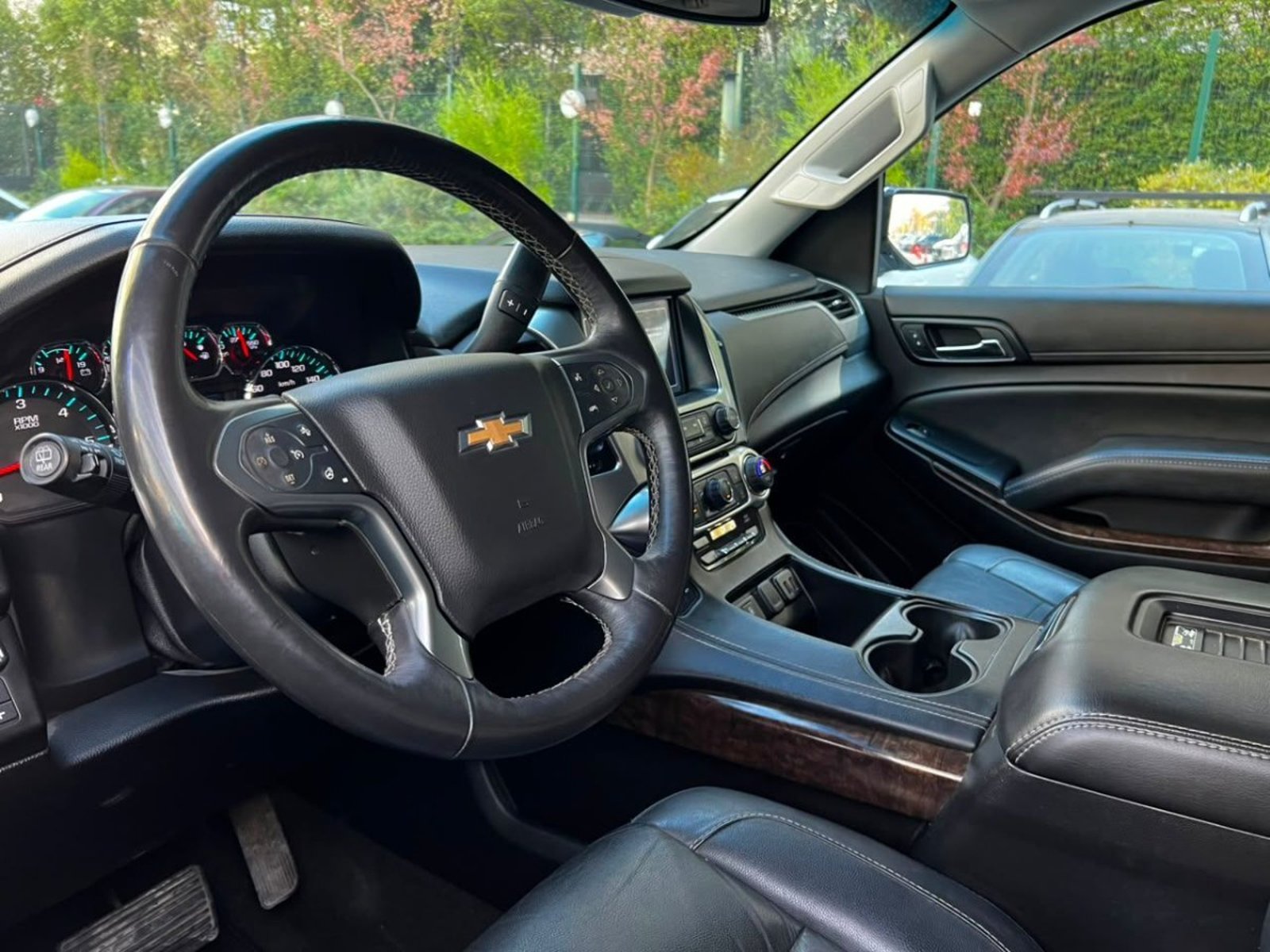 Chevrolet SUBURBAN LT 4WD 5.3 2017 - Imagen 9 de 10