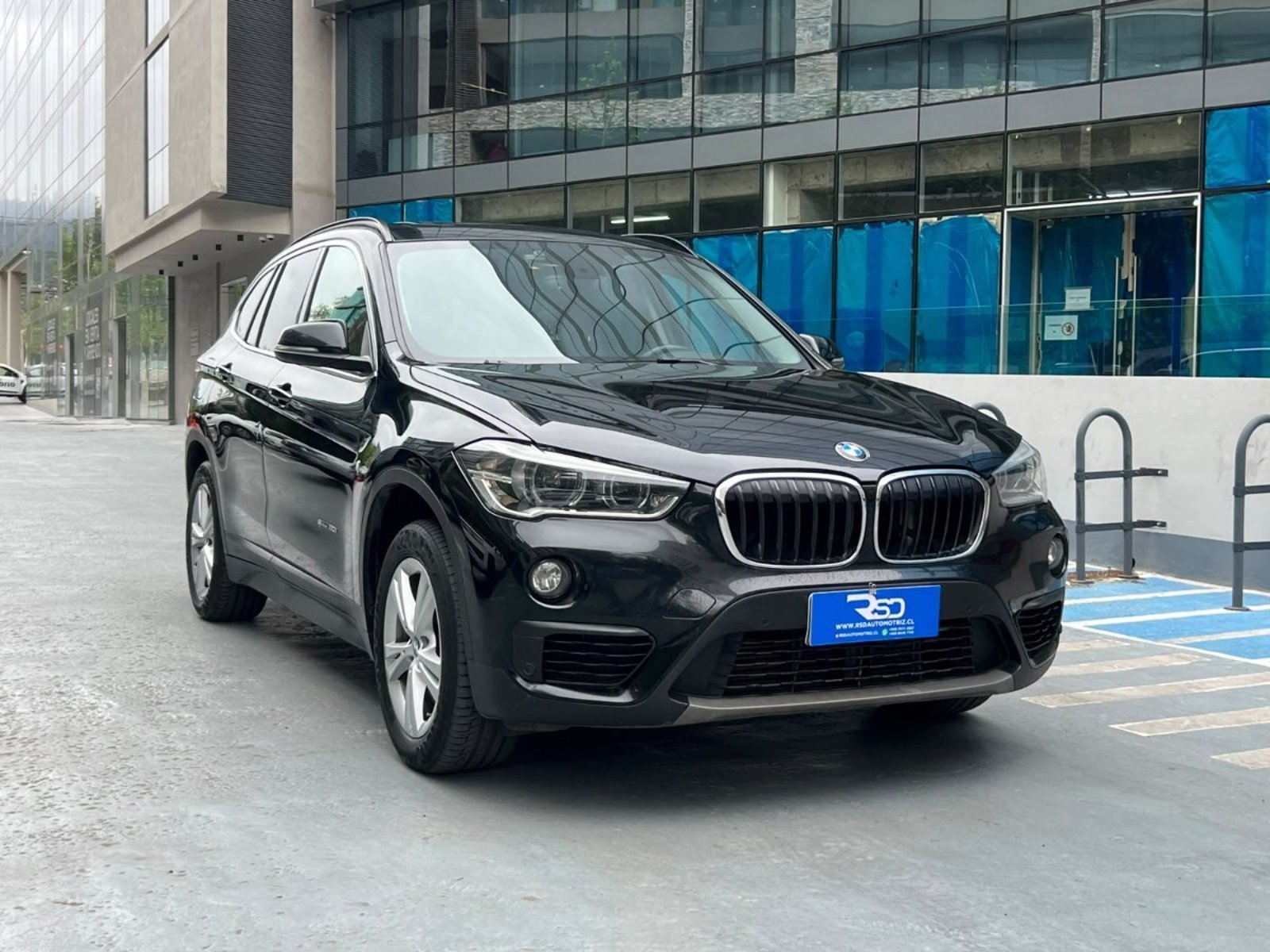 BMW X1 20i LUXURY SDRIVE 2.0 2017 - Foto 3 de 10