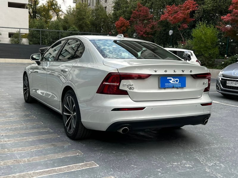 Volvo S60 MOMENTUM B4 2.0 2022 - Imagen 6 de 10