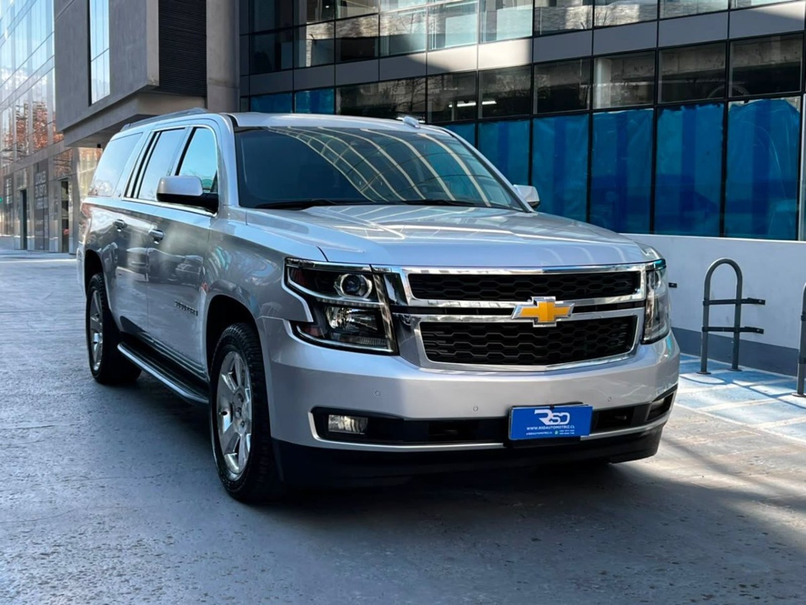 Chevrolet SUBURBAN LT 4WD 5.3 2017 - Foto 3 de 10