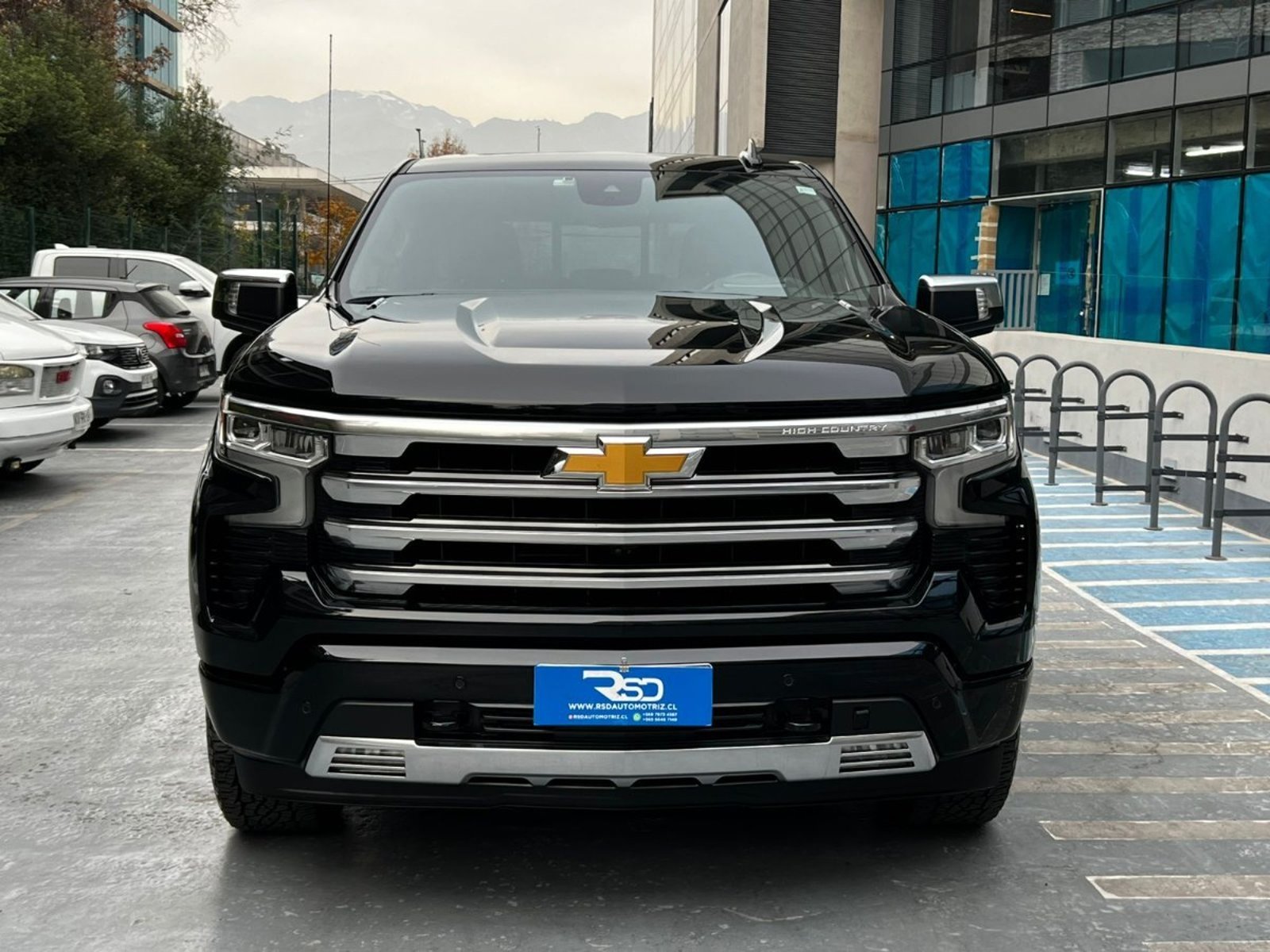 Chevrolet SILVERADO HIGH COUNTRY 3.0 DIESEL 2023 - Foto 2 de 10