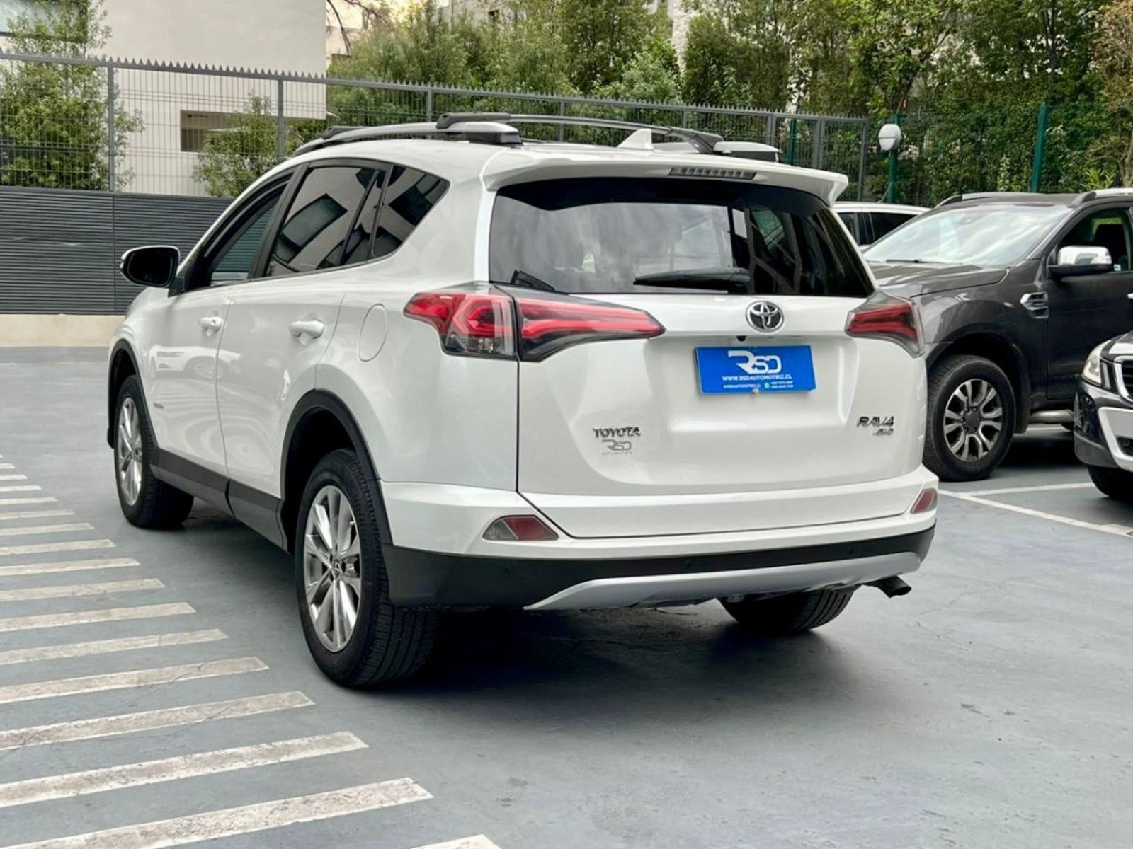 Toyota RAV 4 LIMITED 4X4 AT 2.5 2016 - Imagen 6 de 10