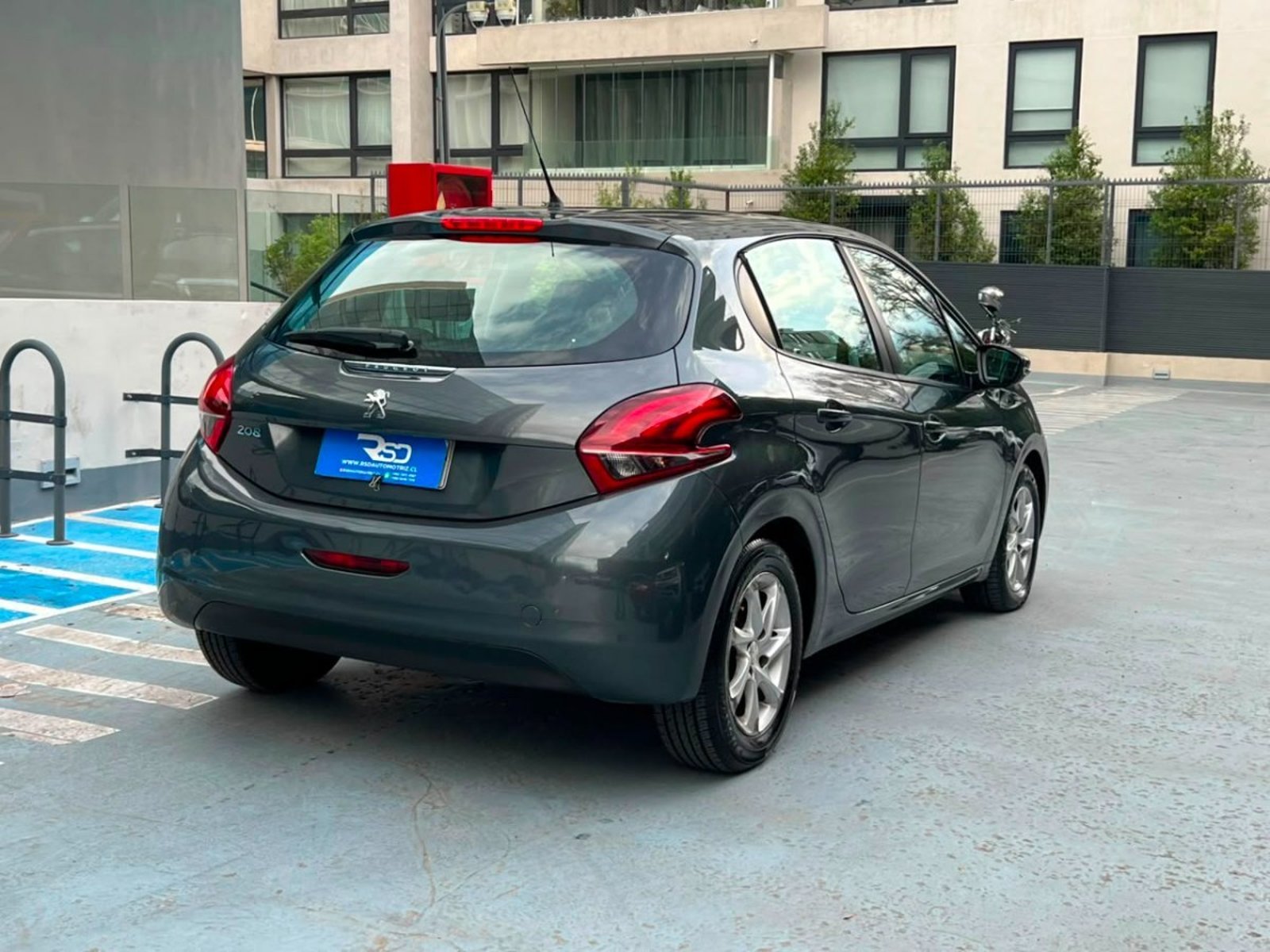 Peugeot 208 ACTIVE HDI 1.6 MT 2017 - Imagen 4 de 10