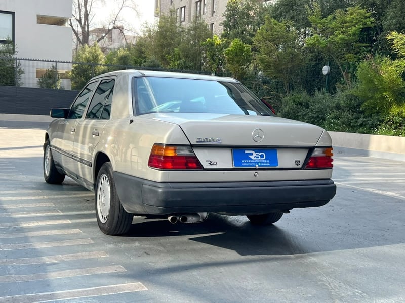 Mercedes-Benz 300E W124 1985 - Imagen 6 de 10