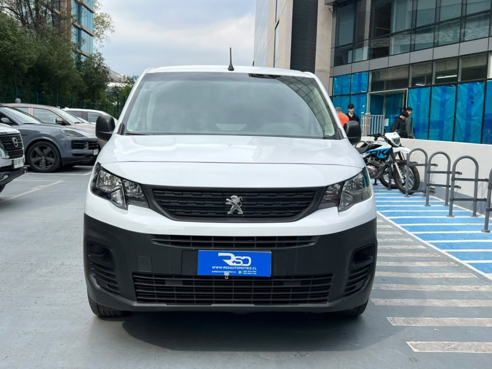 Peugeot PARTNER L1 EV AT 2024 - Foto 2 de 10