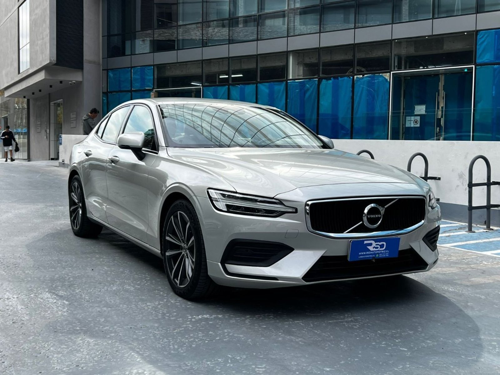 Volvo S60 MOMENTUM B4 2.0 2022 - Imagen 3 de 10