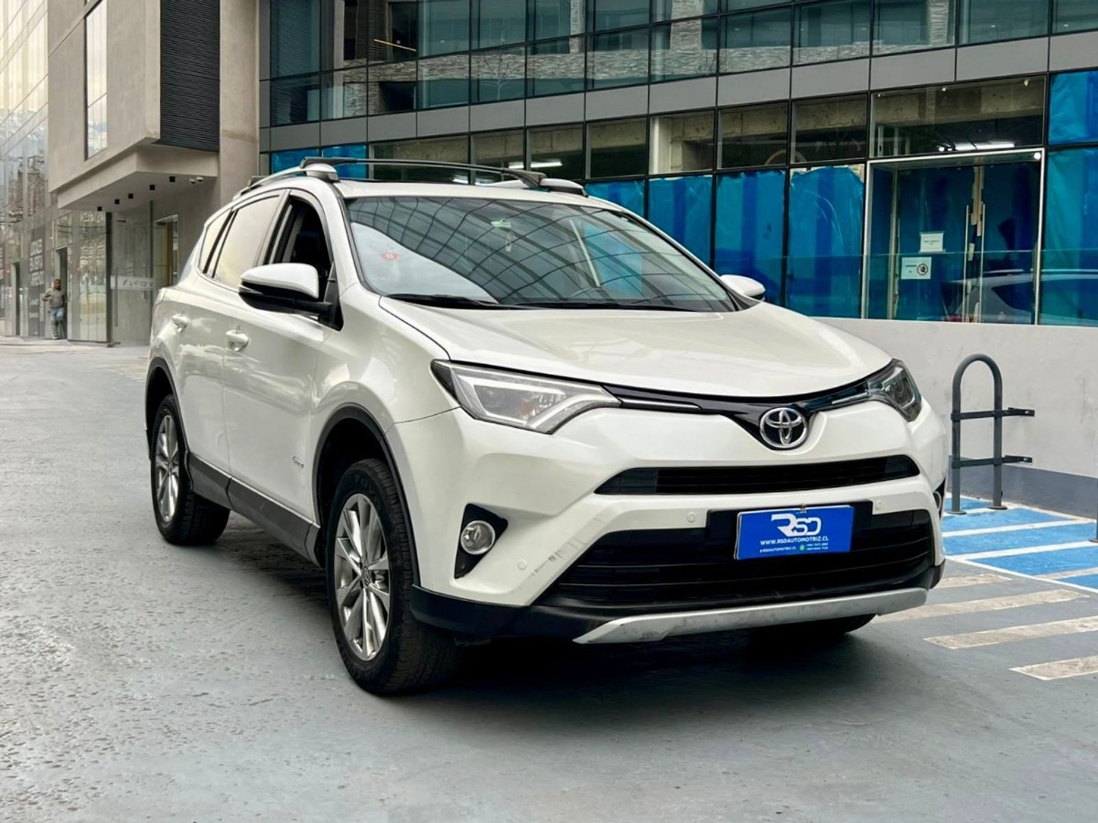 Toyota RAV 4 LIMITED 4X4 AT 2.5 2016 - Foto 3 de 10