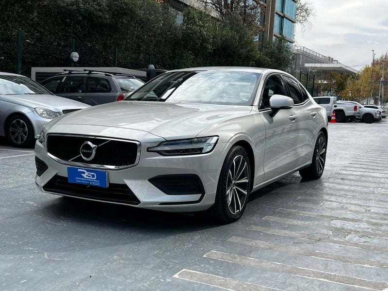 Volvo S60 MOMENTUM B4 2.0 2022