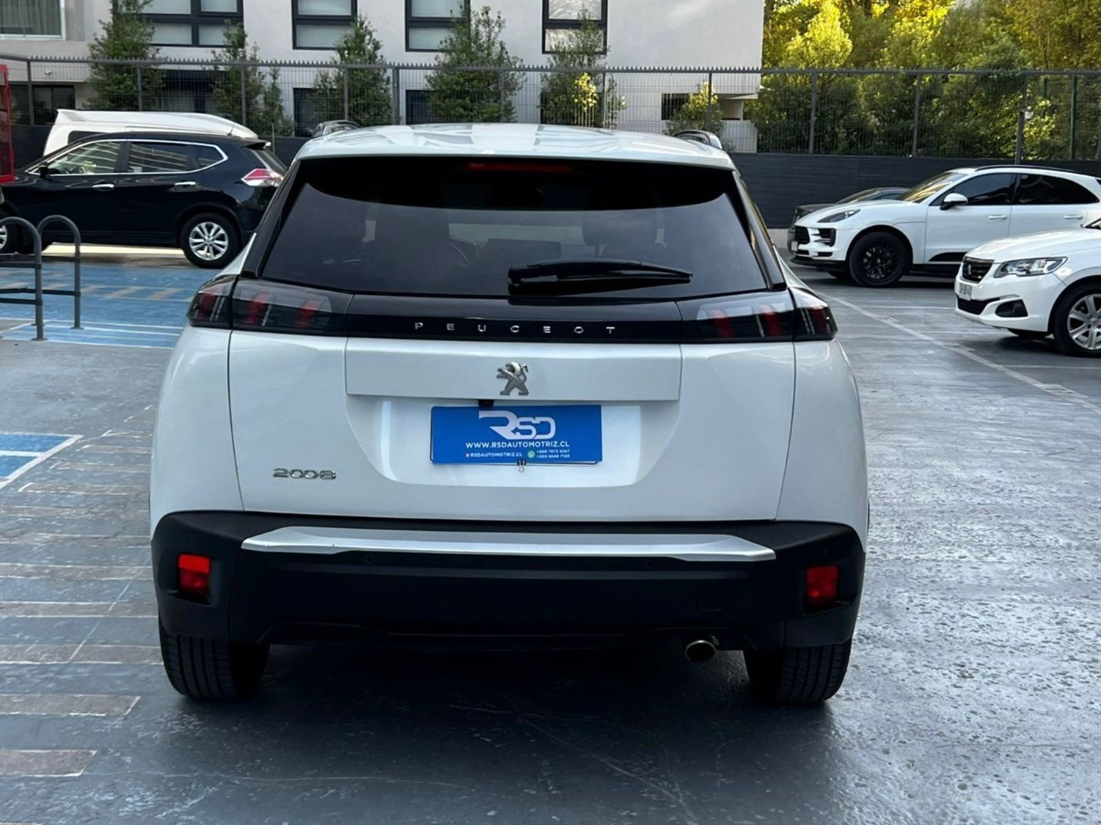 Peugeot 2008 BLUE HDI EAT8 1.5 AT 2023 - Imagen 5 de 10