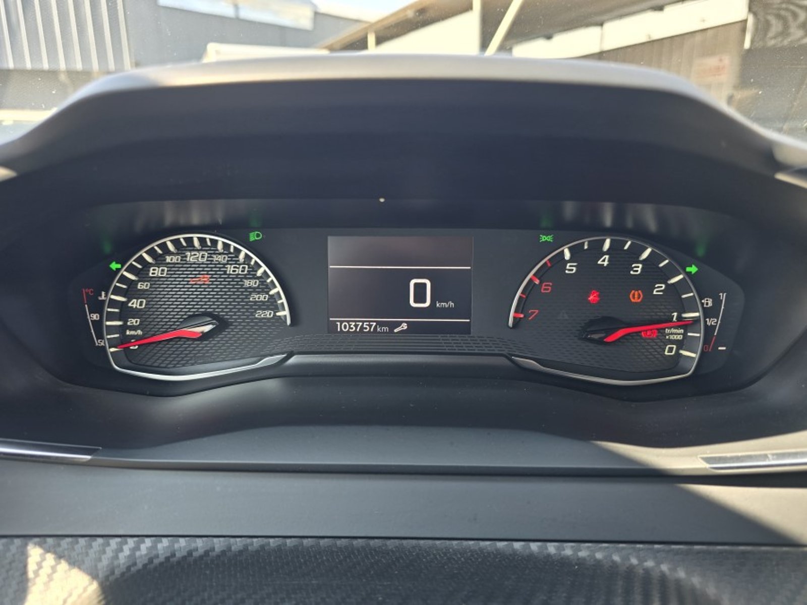 Peugeot 2008 PURETECH 130 1.2 2023 - Imagen 4 de 7