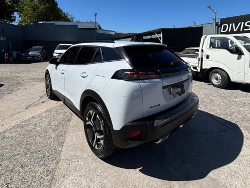 Peugeot 2008 ALLURE 130 1.2 2025 - Imagen 6 de 9