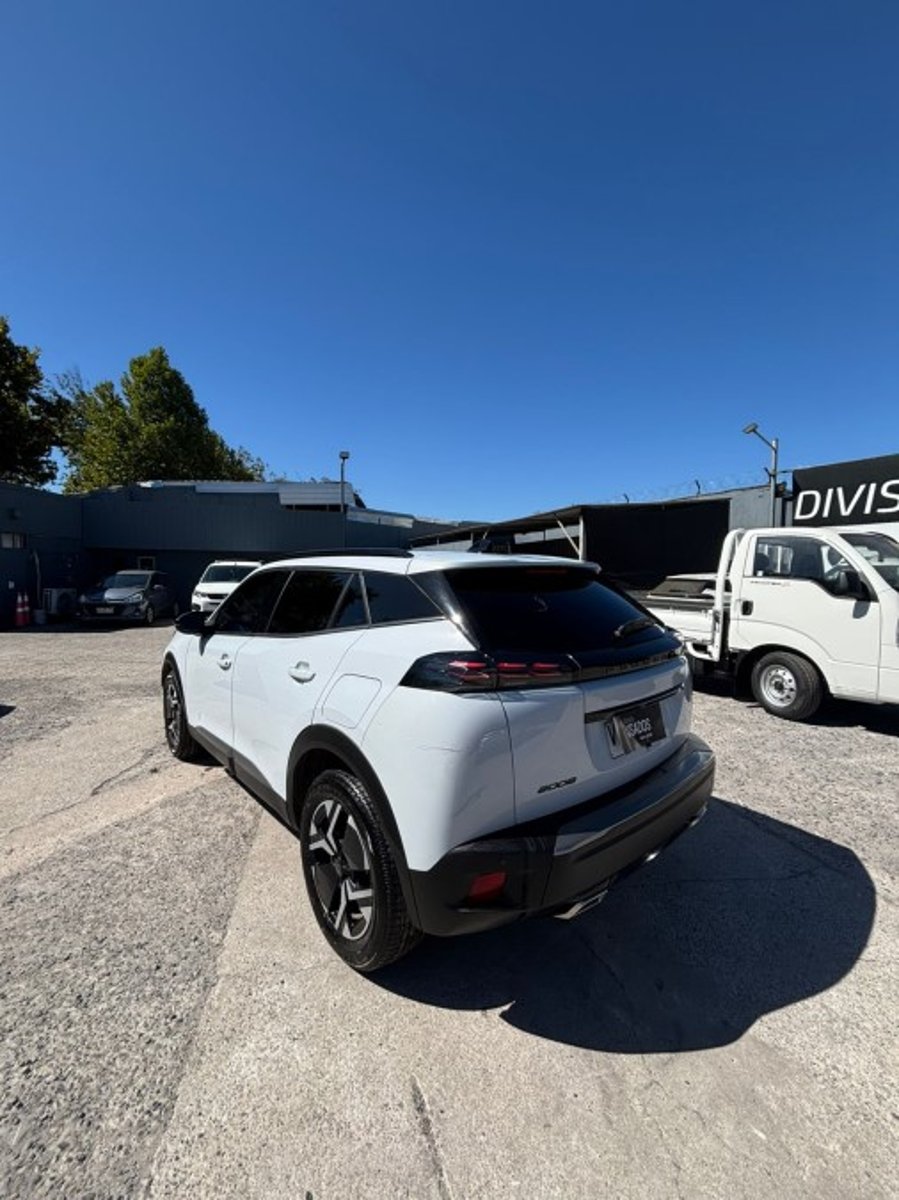 Peugeot 2008 ALLURE 130 1.2 2025 - Imagen 6 de 9