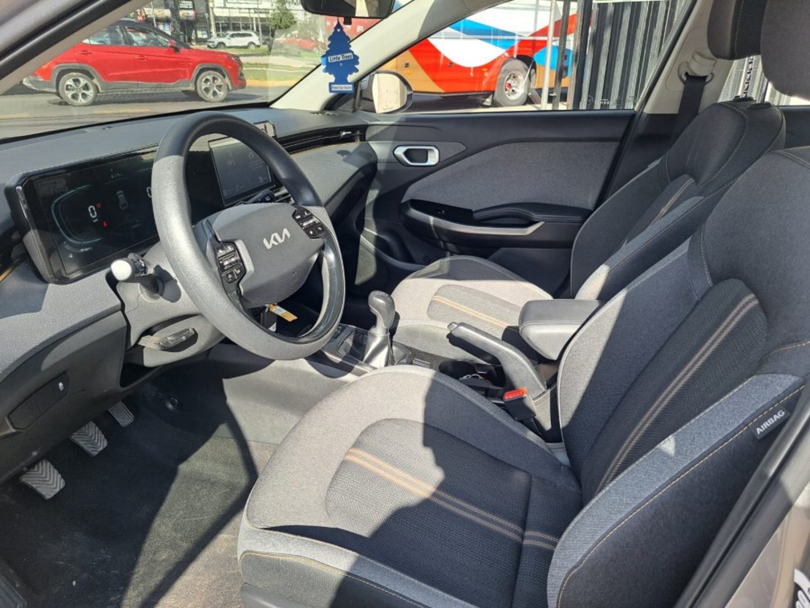 Kia K3 CROSS EX MPI 1.6 2025 - Imagen 8 de 9