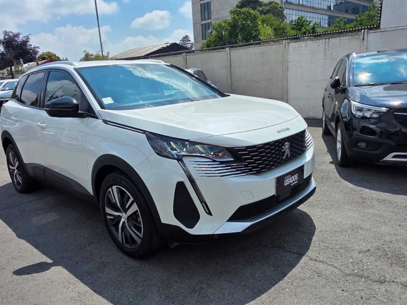 Peugeot 3008 PURETECH 1.2L 2023 - Foto 2 de 8