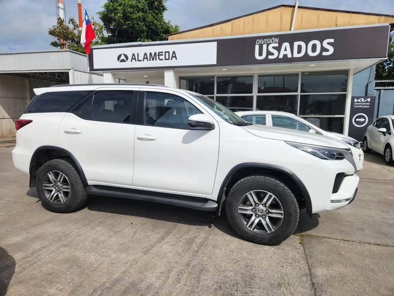 Toyota FORTUNER 2.7 AUT 2023 - Imagen 3 de 9