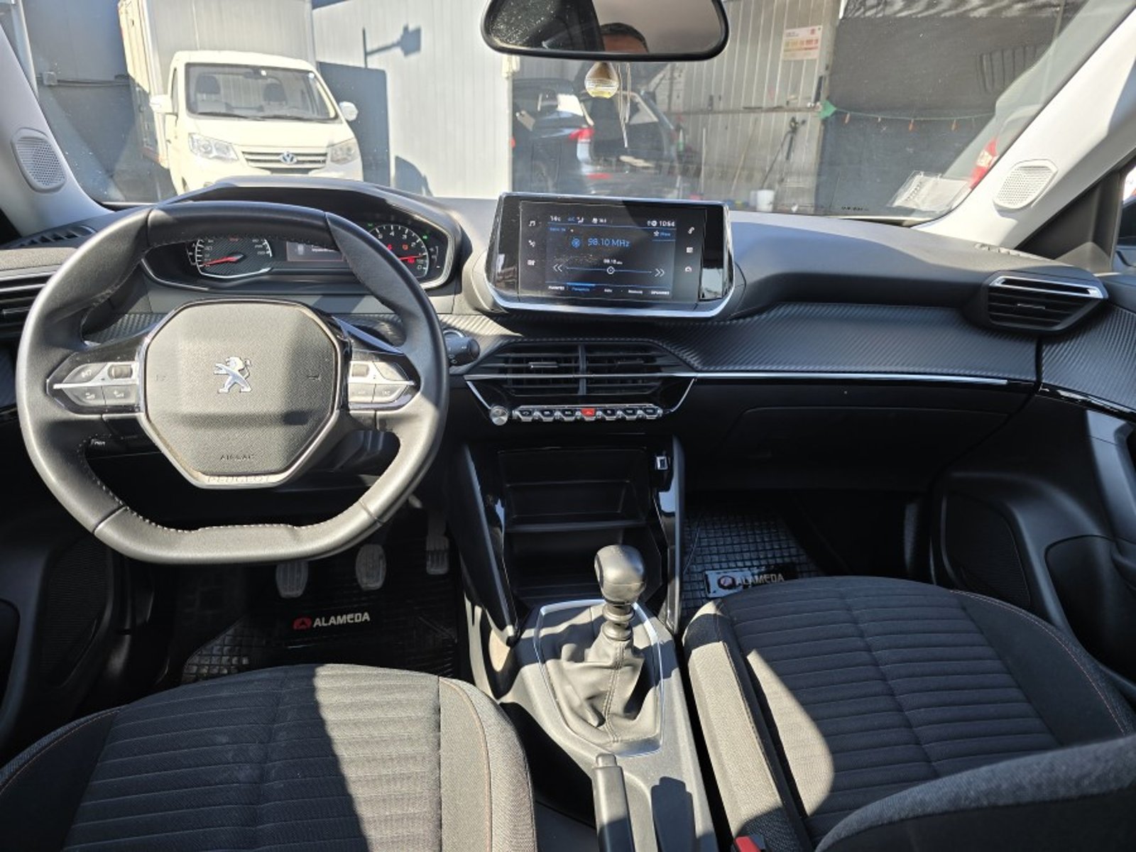 Peugeot 2008 PURETECH 130 1.2 2023 - Foto 2 de 7