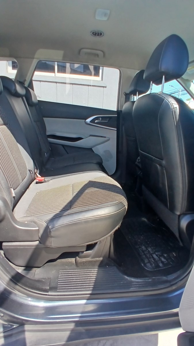 Kia CARENS EX 1.4 AUT 2024 - Imagen 3 de 5