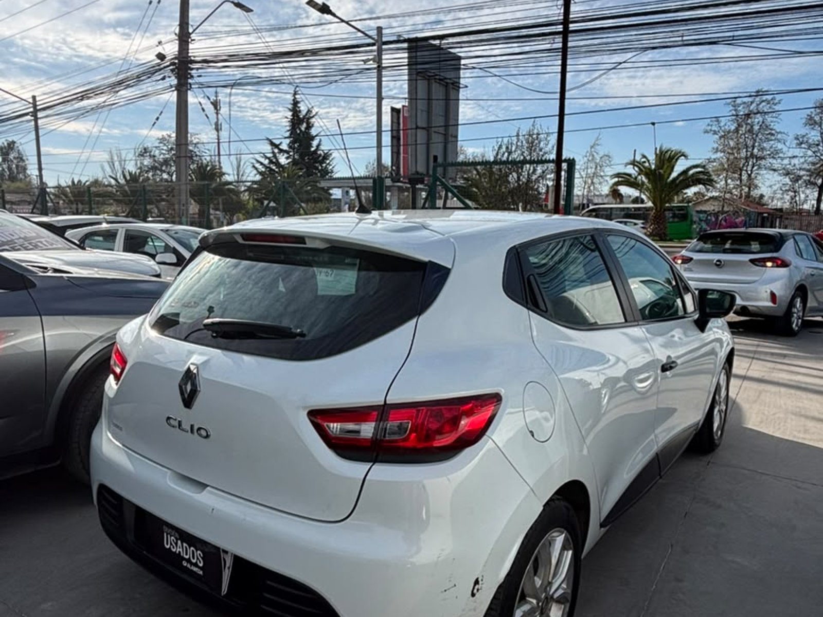 Renault CLIO IV HB 1.2 2020 - Foto 5 de 6