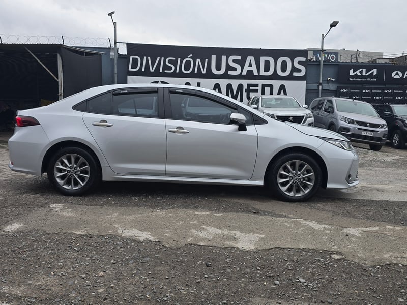 Toyota COROLLA XEI 2.0 2023 - Imagen 4 de 10