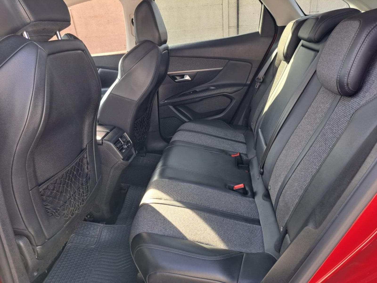 Peugeot 3008 ALLURE 1.5 AUT 2019 - Imagen 4 de 8