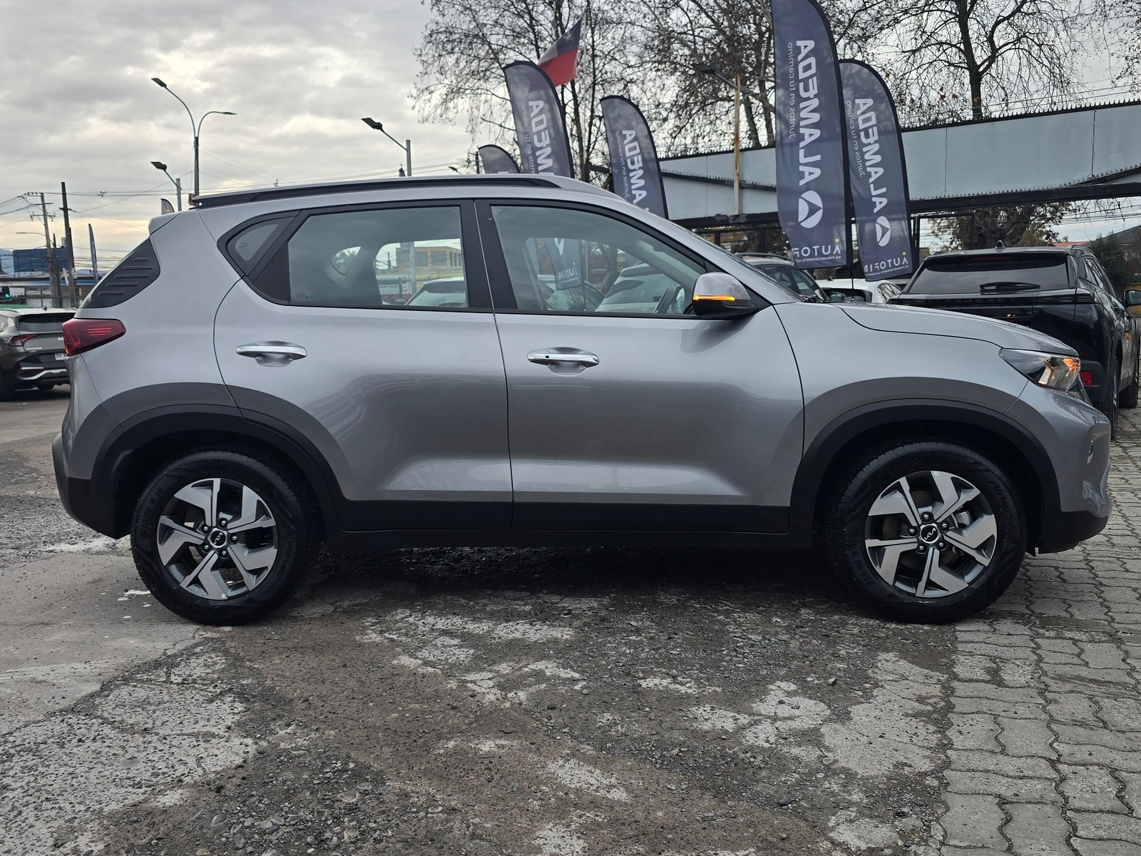 Kia SONET EX 1.5 2023 - Foto 3 de 9