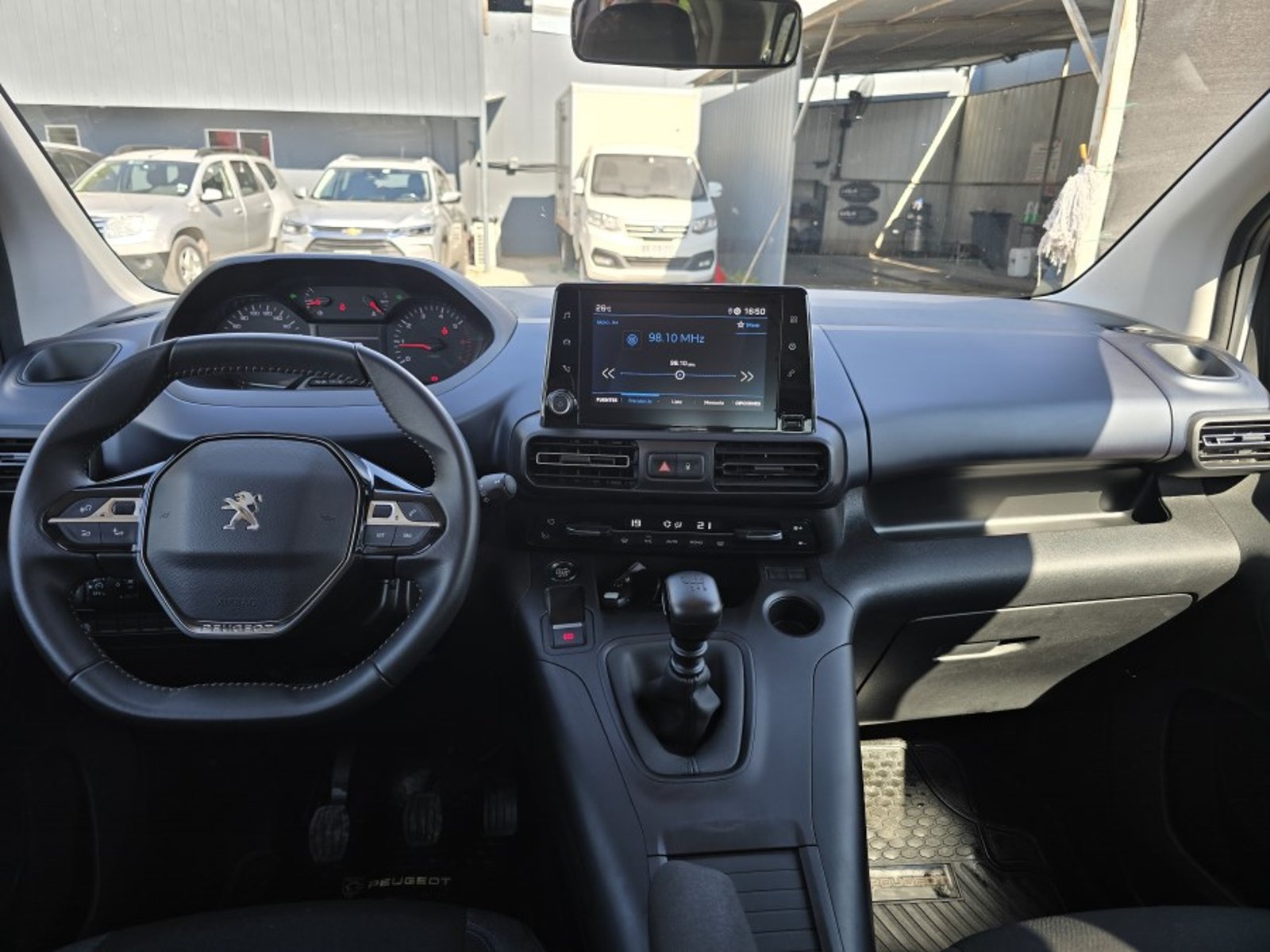 Peugeot RIFTER ALLURE BLUE HDI 4X2 1.5 2024 - Foto 2 de 7