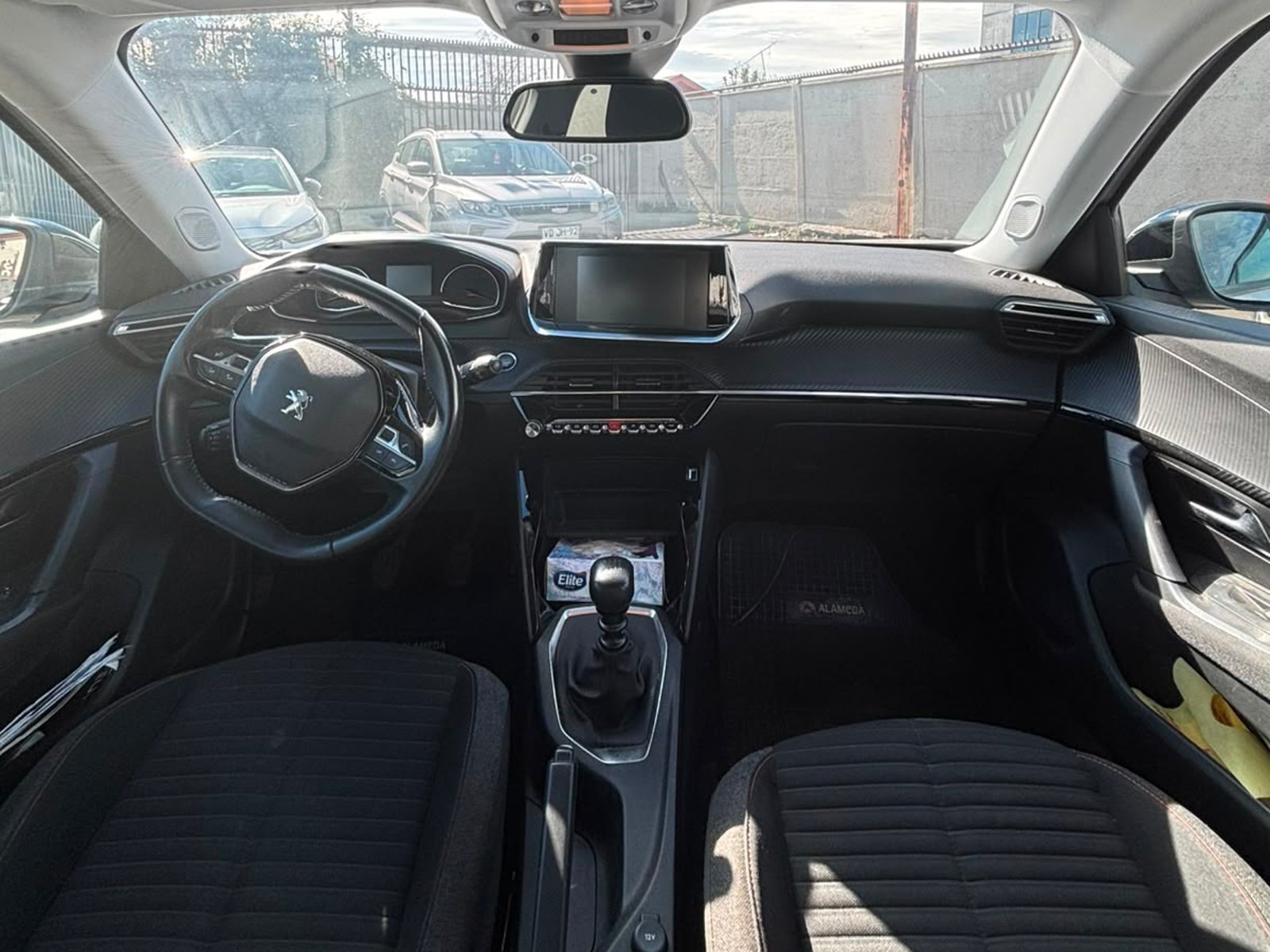 Peugeot 2008 PURETECH 130 1.2 2022 - Foto 5 de 6