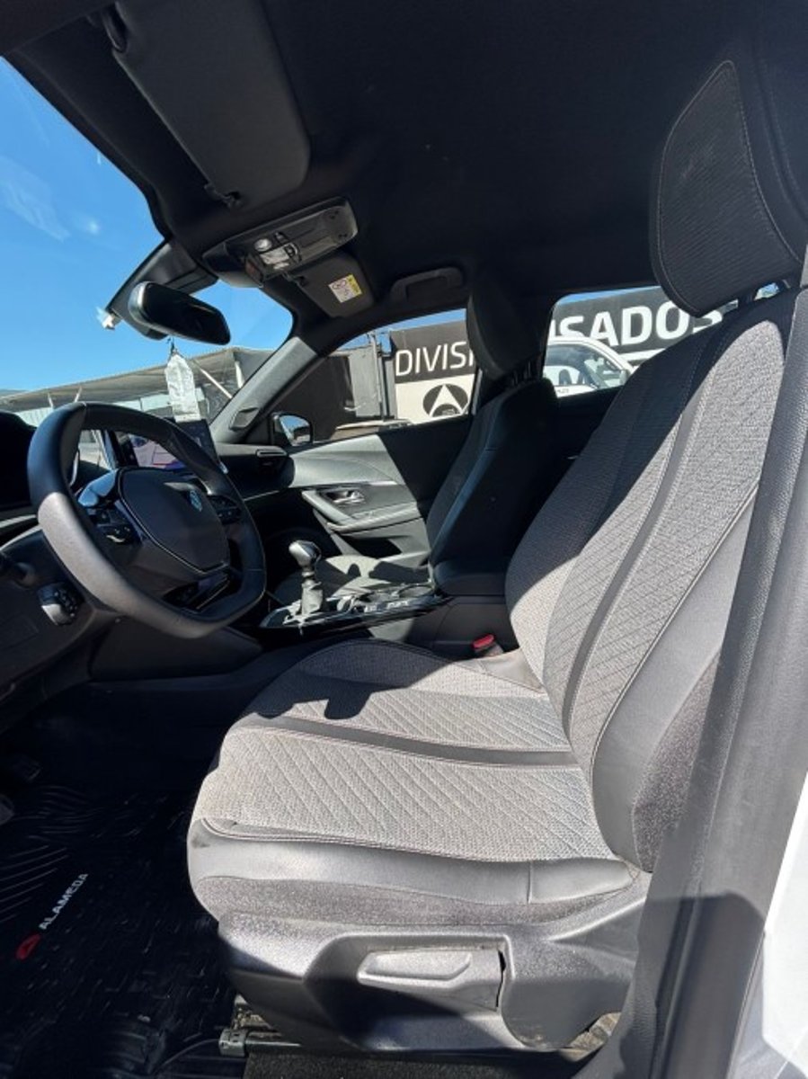 Peugeot 2008 ALLURE 130 1.2 2025 - Imagen 8 de 9