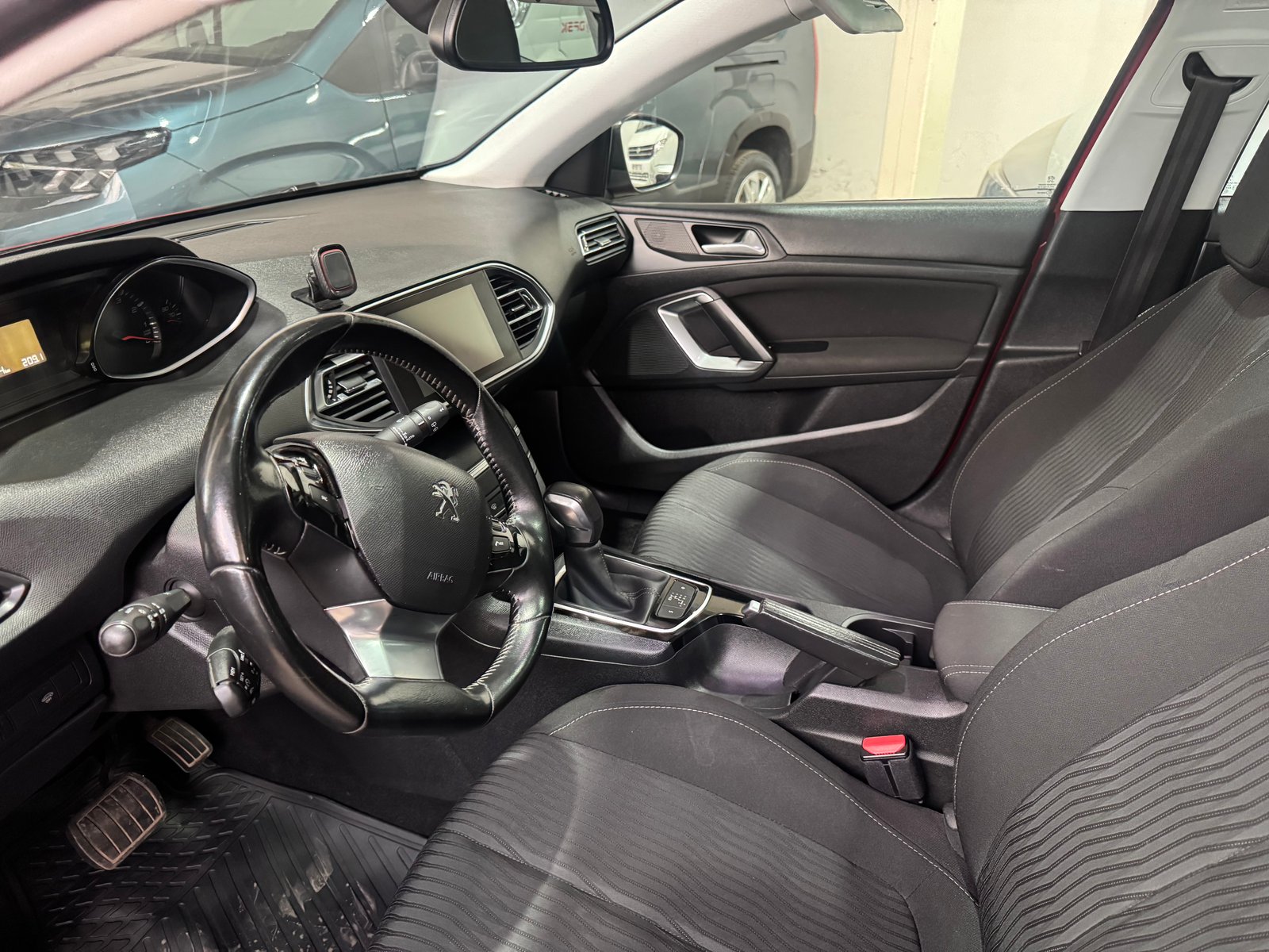 Peugeot 308 ALLURE 1.2 2017 - Imagen 6 de 9