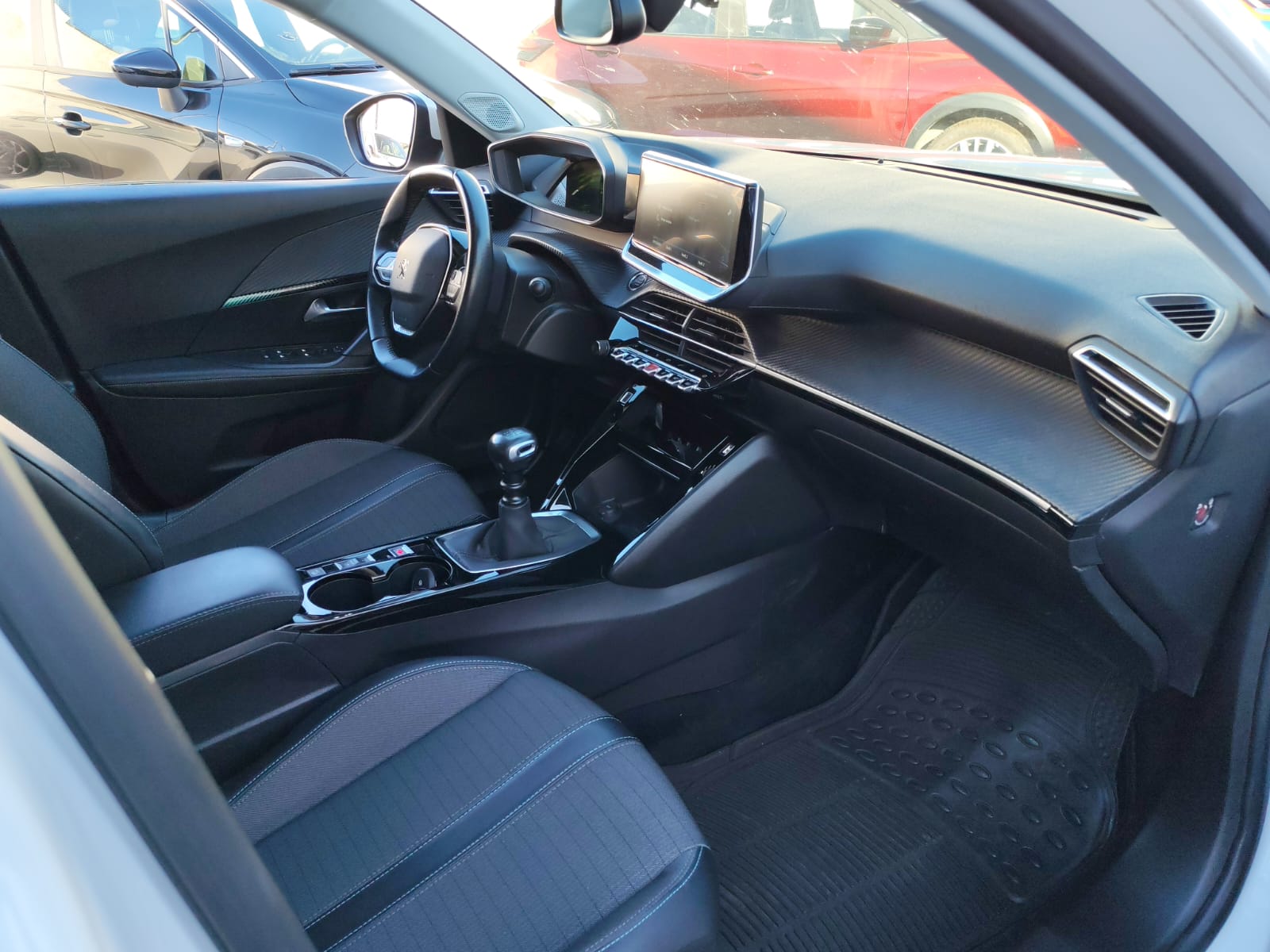 Peugeot 2008 ALLURE 1.2 2021 - Imagen 8 de 10