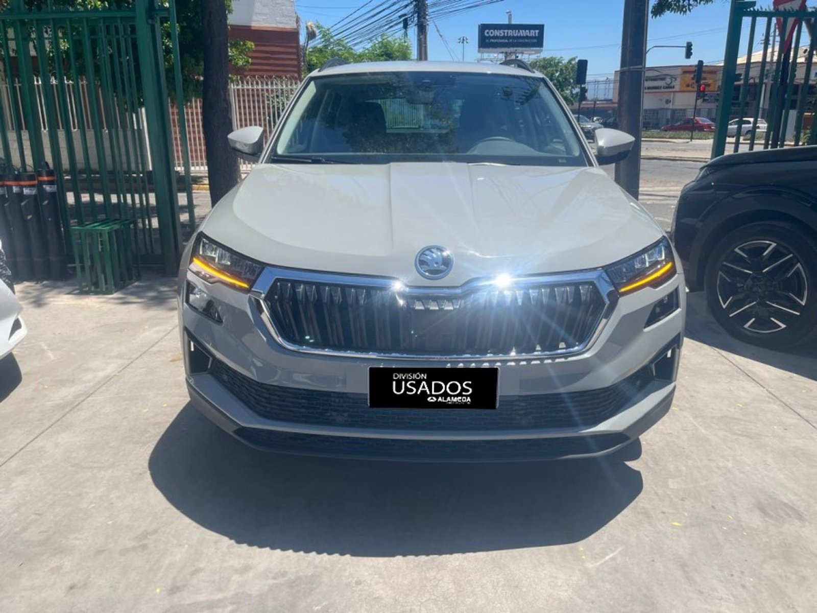 Skoda KAROQ TSI 1.4 AUT 2025 - Foto 2 de 6