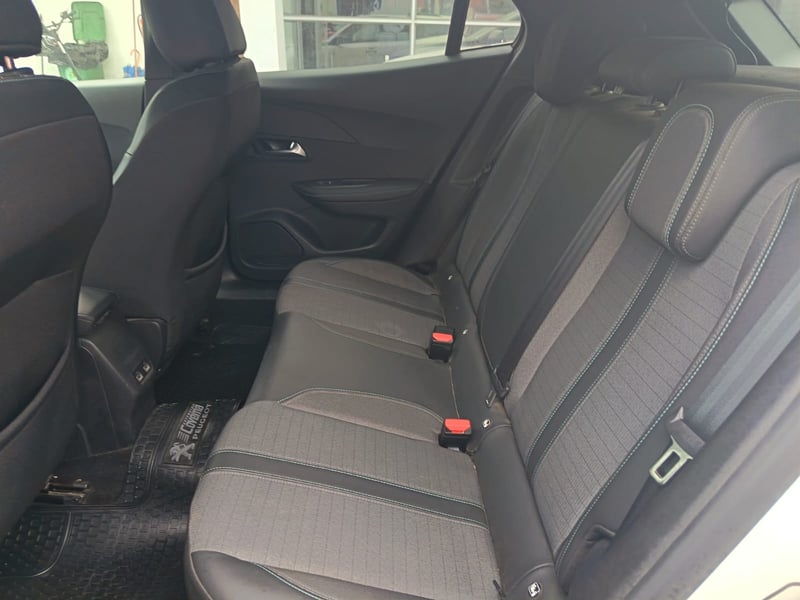 Peugeot 2008 PURETECH 130 1.2 2023 - Imagen 6 de 8