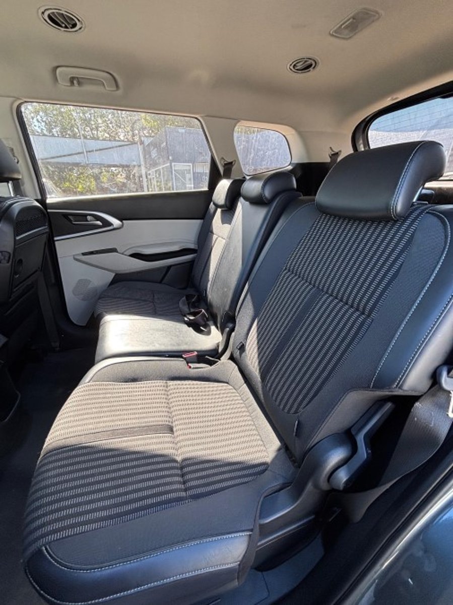 Kia CARENS EX 1.4 AUT 2023 - Imagen 7 de 8