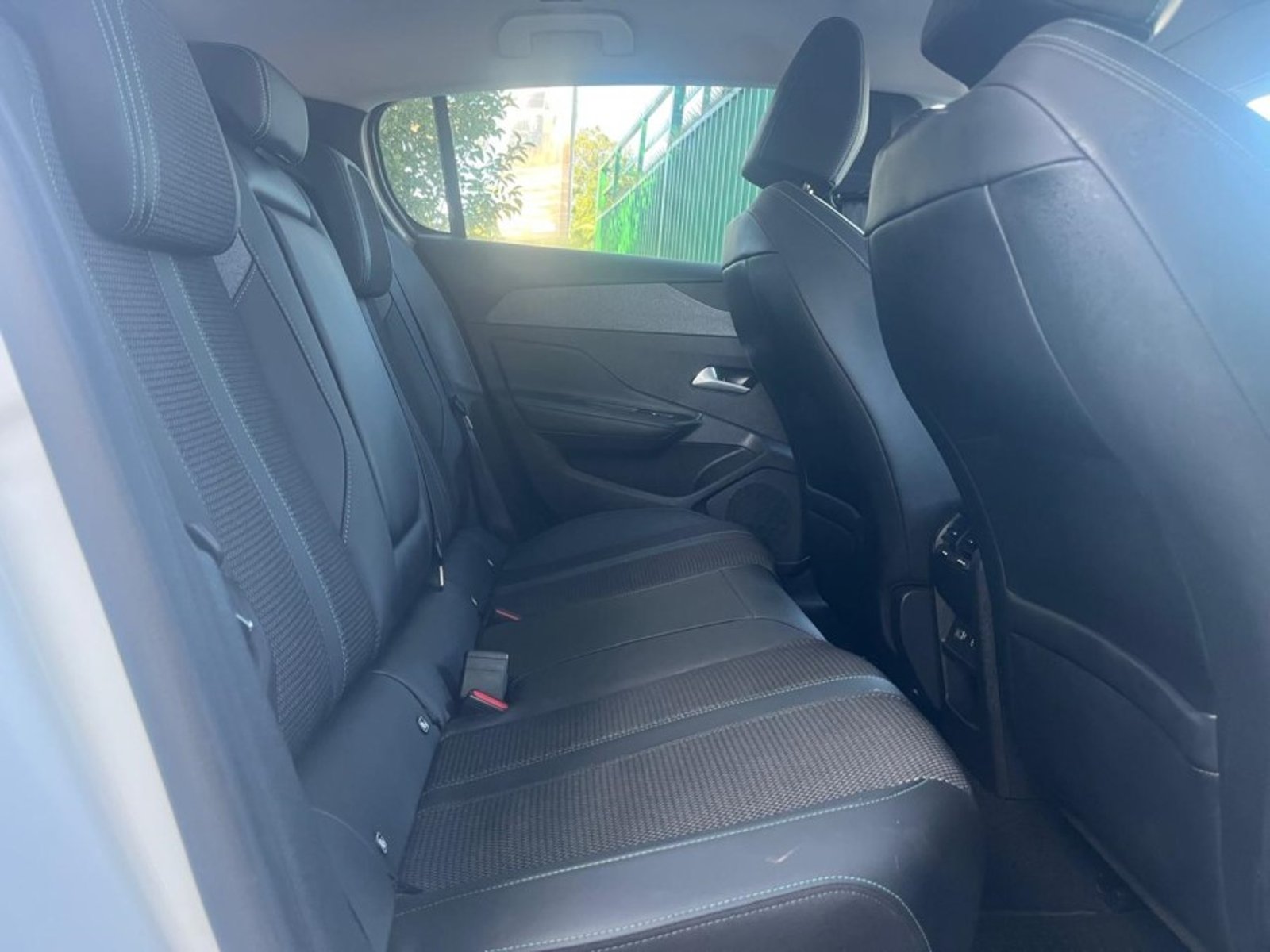 Peugeot 308 PURETECH 1.2 AUT 2023 - Imagen 5 de 6