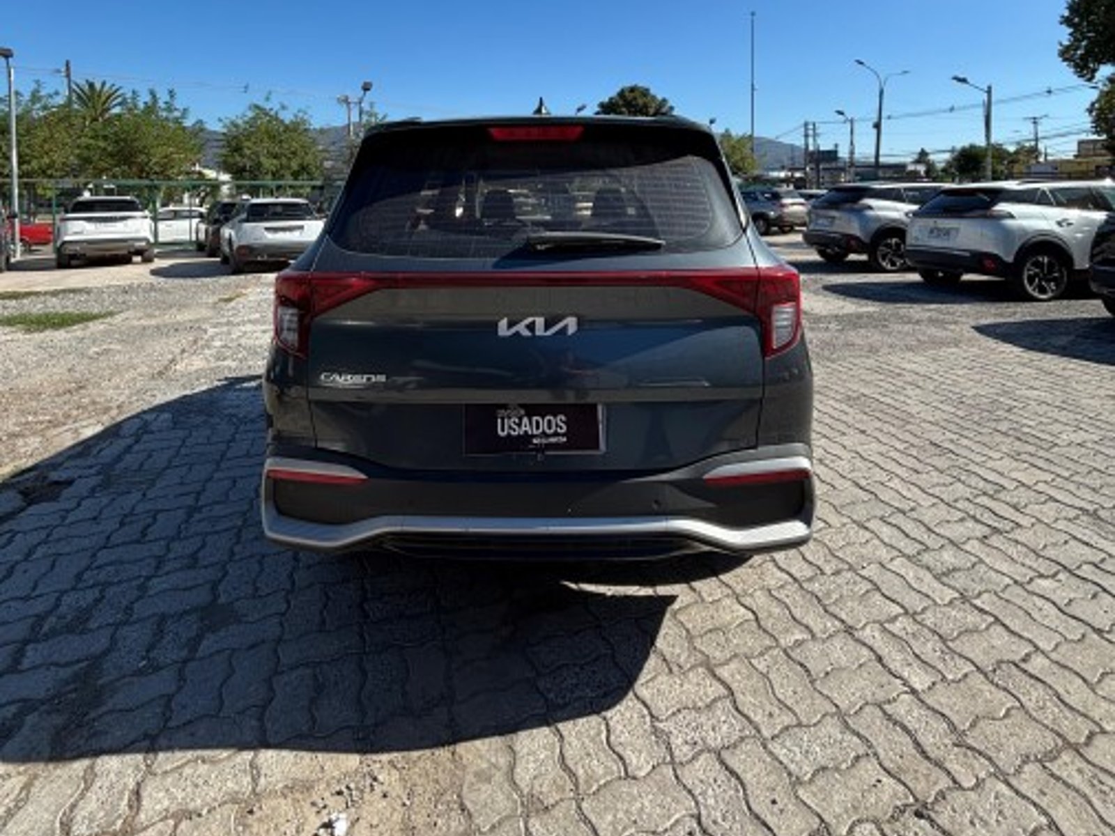Kia CARENS EX 1.4 AUT 2023 - Foto 4 de 8