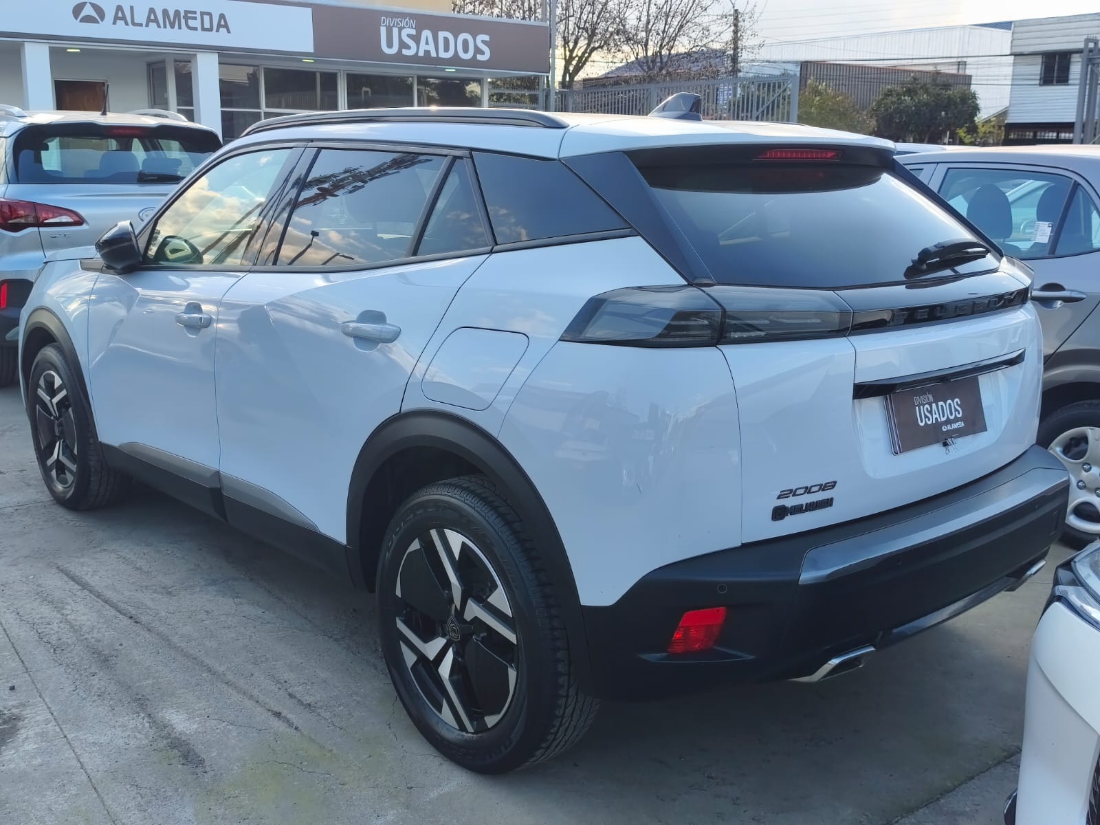 Peugeot 2008 ALLURE 130 1.2 2024 - Imagen 4 de 7