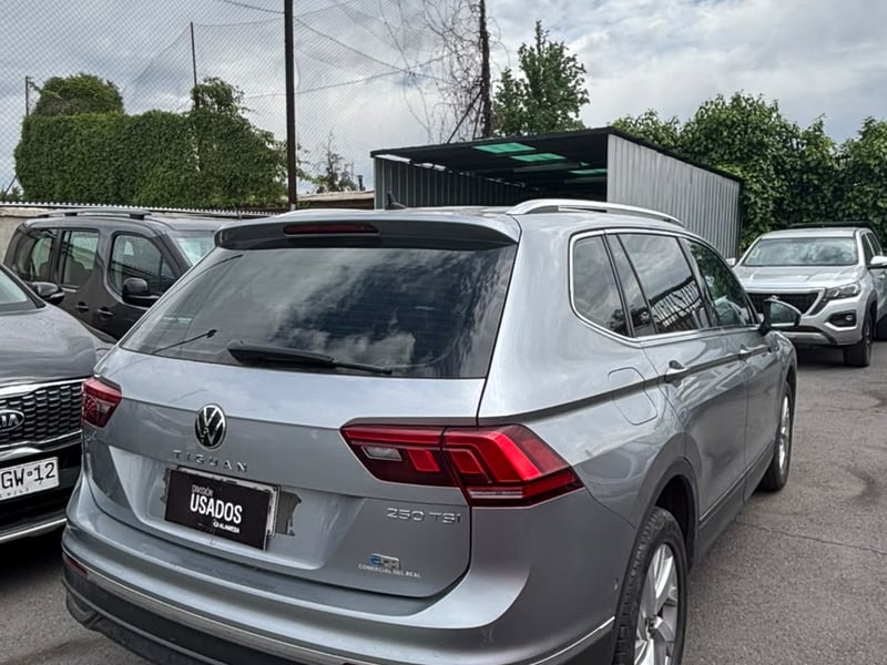 Volkswagen TIGUAN TSI 1.4 AUT 2023 - Imagen 3 de 6